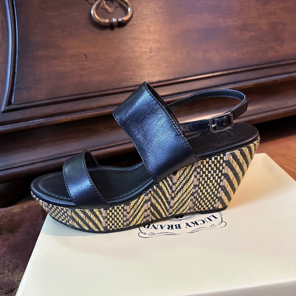 NEW- NEVER WORN- Lucky Brand Farisa Wedge Sandal